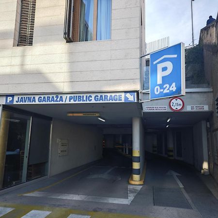Apartment Central Old Town With Private Indoor Garage Parking 斯普利特 外观 照片
