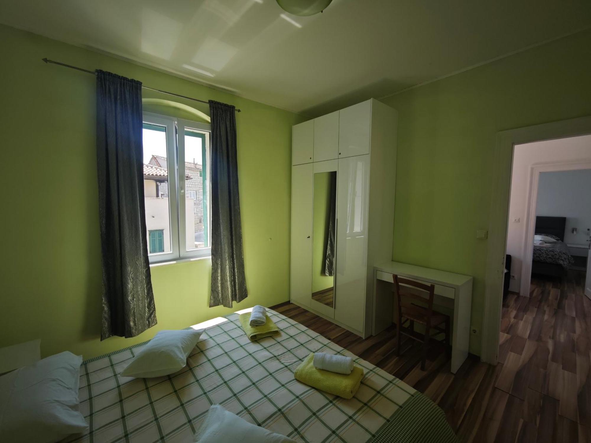 Apartment Central Old Town With Private Indoor Garage Parking 斯普利特 外观 照片
