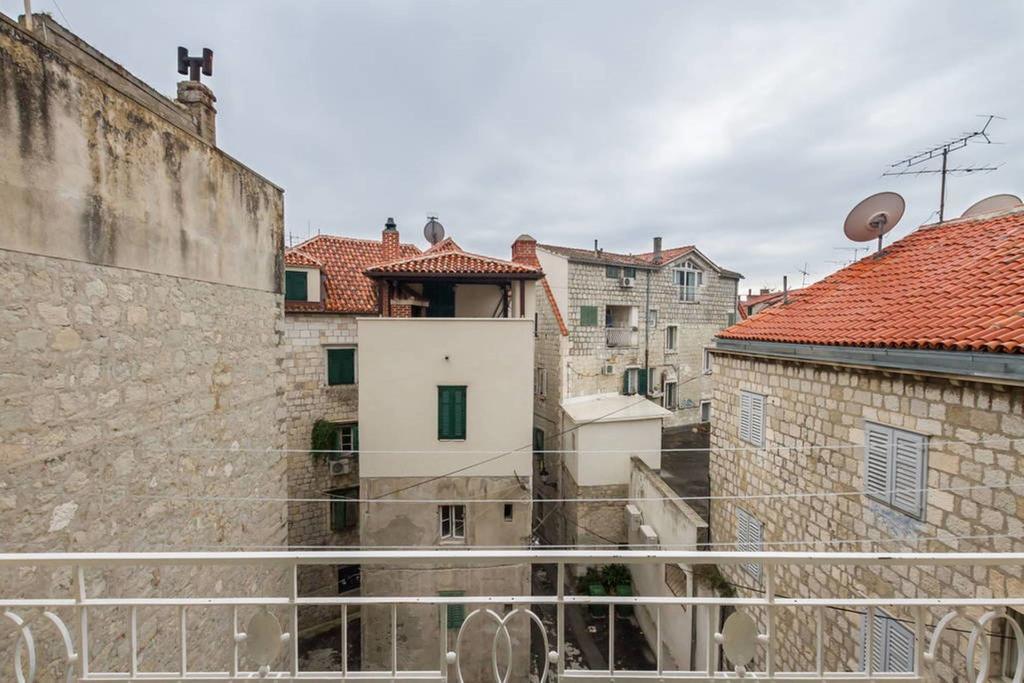 Apartment Central Old Town With Private Indoor Garage Parking 斯普利特 外观 照片