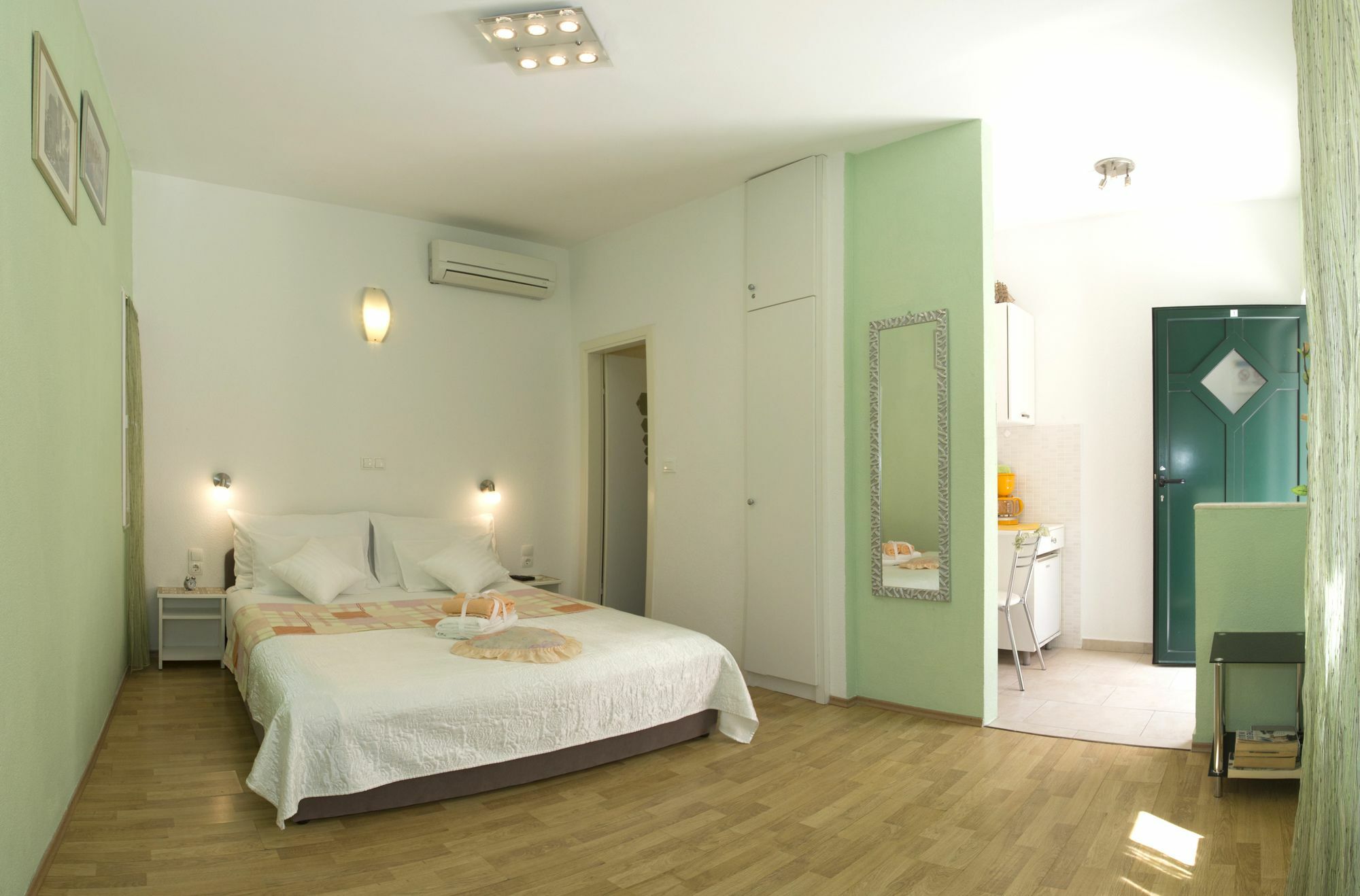 Apartment Central Old Town With Private Indoor Garage Parking 斯普利特 外观 照片