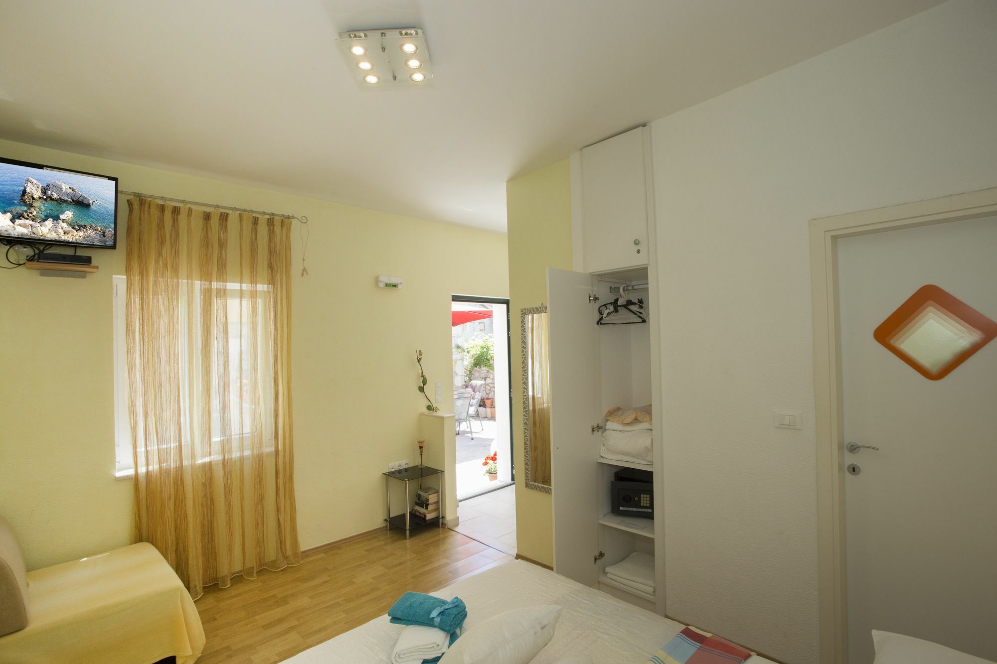 Apartment Central Old Town With Private Indoor Garage Parking 斯普利特 外观 照片