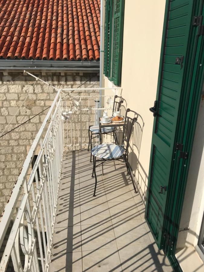 Apartment Central Old Town With Private Indoor Garage Parking 斯普利特 外观 照片