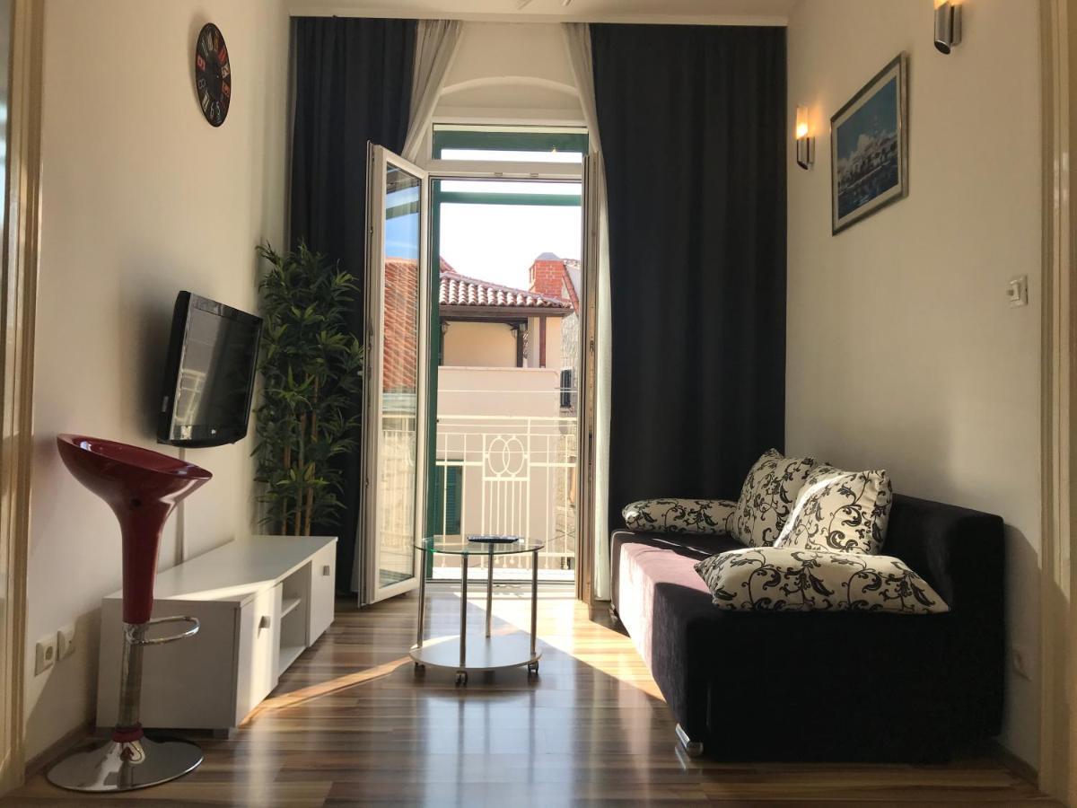 Apartment Central Old Town With Private Indoor Garage Parking 斯普利特 外观 照片