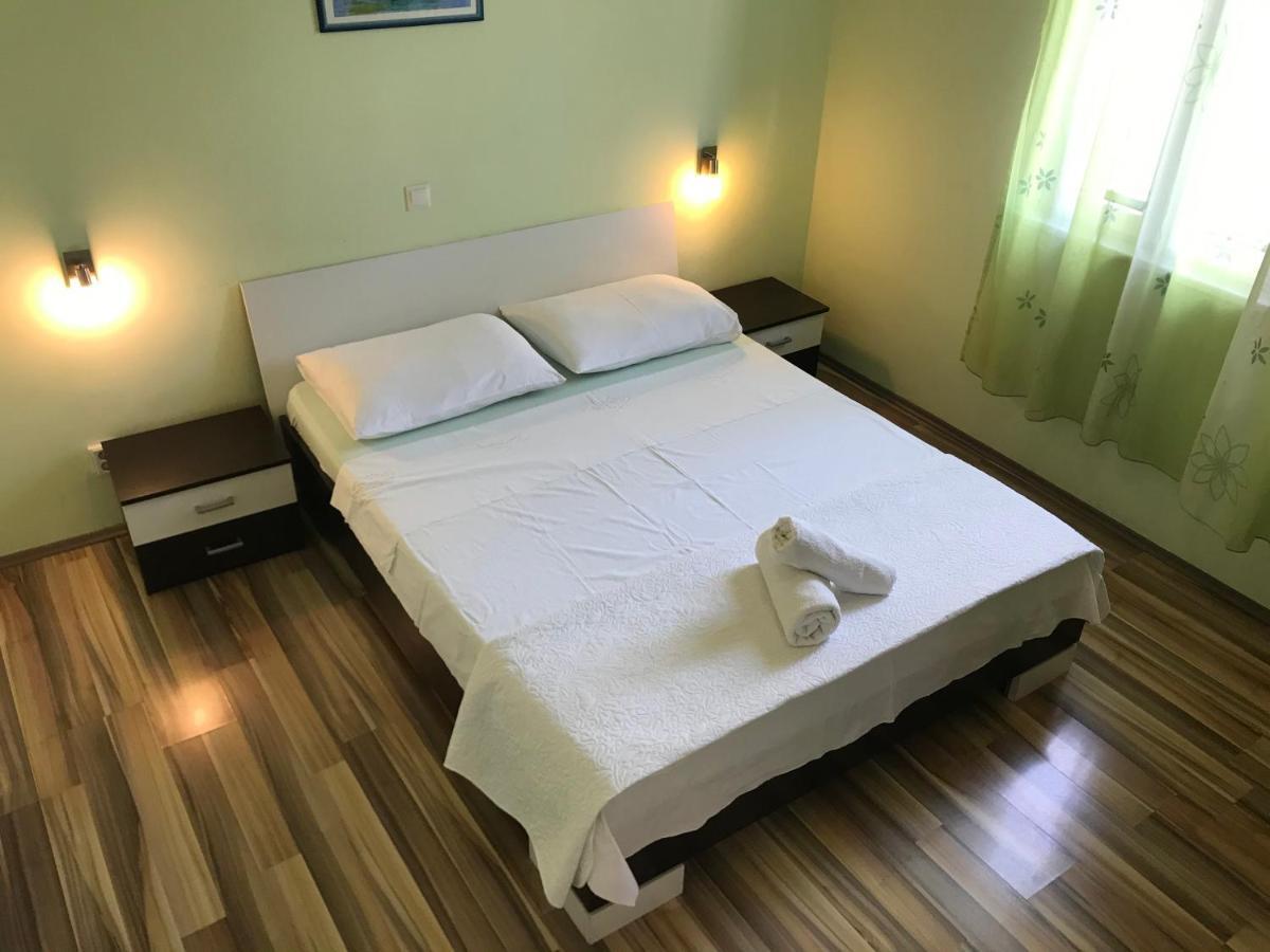 Apartment Central Old Town With Private Indoor Garage Parking 斯普利特 外观 照片